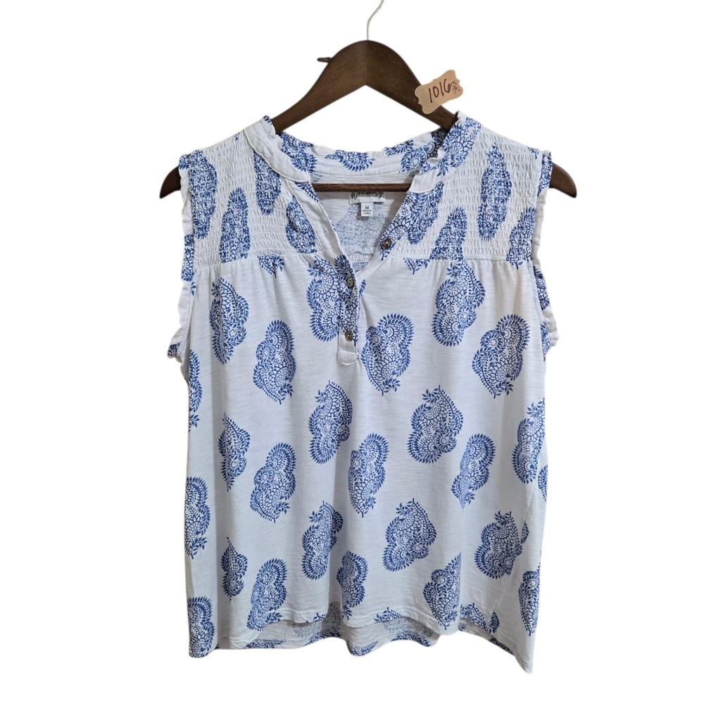 Wonderly Women's Sleeveless‎ Top Size M White Blue Paisley Ruffle Detail V Neck